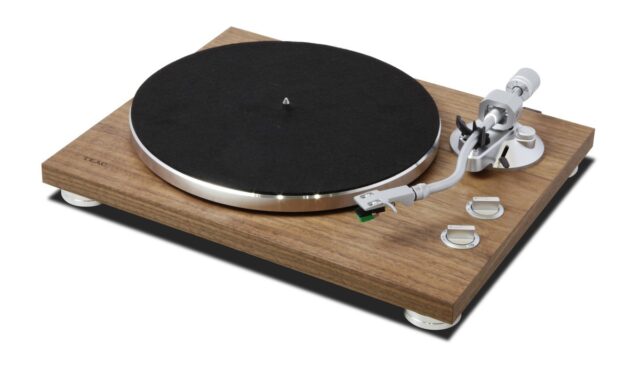 Teac TN-400BT valnøtt - Manuell platespiller med bluetooth